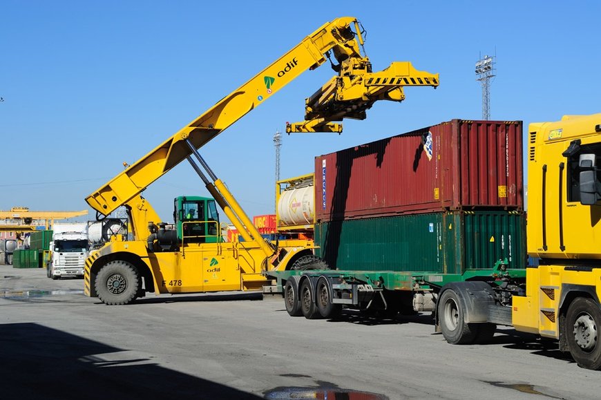 Adif adjudica la adquisición de una grúa móvil para la terminal de transporte de mercancías de Bilbao Puerto